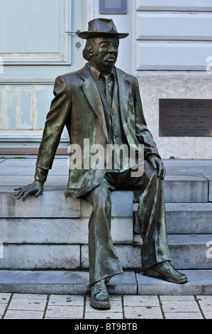 Statue de l'acteur comédien Romain De Coninck en face de l'Minard Theatre à Gand, Belgique Banque D'Images