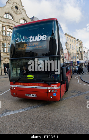 Le tube d'Oxford qui exploite un service de bus navette entre Londres et Oxford Banque D'Images