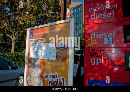 Paris, France, Station-service française, panneau de pénurie d'essence, Total Company,service de station france Banque D'Images