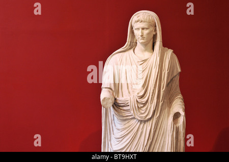 Rome. L'Italie. L'empereur Auguste. Musée national de Rome. Palazzo Massimo. Gaius Julius Caesar Augustus en robe pontificale. Banque D'Images