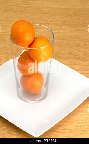 Chopine d'orange on white plate Banque D'Images