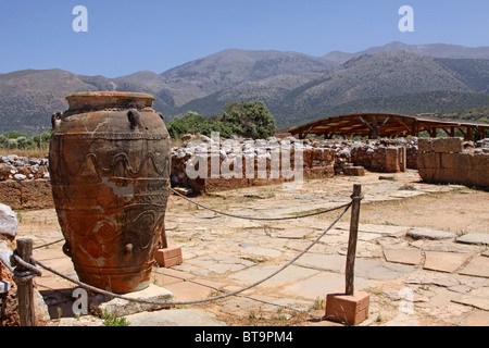 Les cruches d'argile et de bocaux, Palais Minoen de Malia, fouilles, site de fouilles archéologiques, Héraklion, Crète, Grèce, Europe Banque D'Images