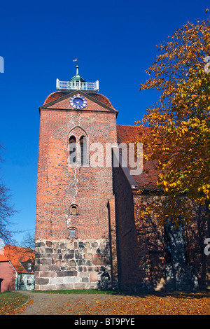 L'église historique, l'église Saint-Laurent à Schoenberg, au nord-ouest du district de Mecklenburg, Mecklembourg-Poméranie-Occidentale Banque D'Images