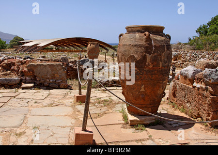 Les cruches d'argile et de bocaux, Palais Minoen de Malia, fouilles, site de fouilles archéologiques, Héraklion, Crète, Grèce, Europe Banque D'Images