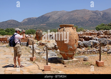 Les cruches d'argile et de bocaux, Palais Minoen de Malia, fouilles, site de fouilles archéologiques, Héraklion, Crète, Grèce, Europe Banque D'Images