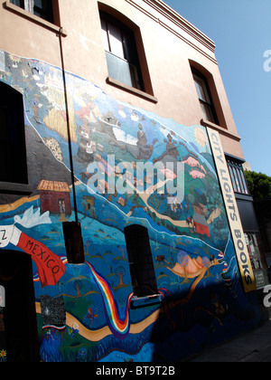 Une fresque peinte sur le mur de la librairie City Lights à San Francisco, États-Unis Banque D'Images