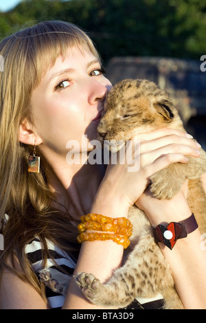 Jolie jeune blonde Banque D'Images