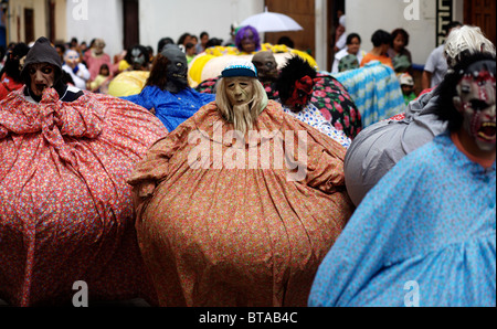 Une parade de costumes à San Cristobal de Las Casas au Chiapas au Mexique Banque D'Images