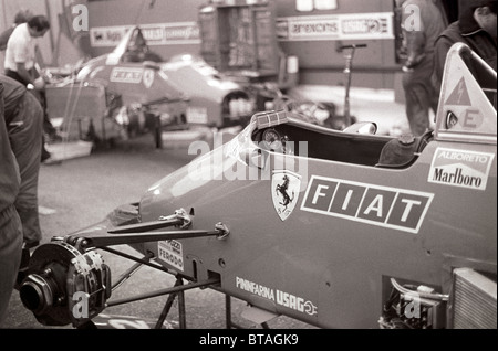 Ferrari. FI photos du Grand Prix de Monaco 1985. En reregardant les jours où les fans pourraient vraiment être impliqués dans le sport. Banque D'Images