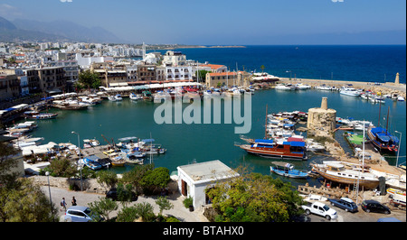 Le magnifique port de Kyrenia (Girne) dans la République turque de Chypre du Nord Banque D'Images