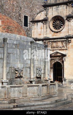 La Croatie, Dubrovnik, Fontaine d'Onofrio, l'église St Sauveur, Banque D'Images