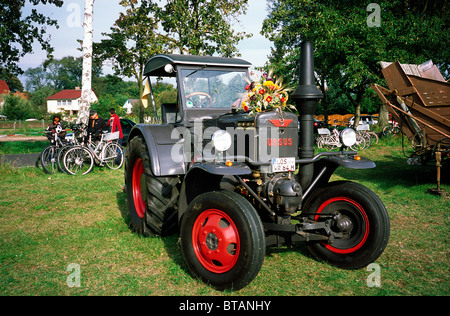 Polish construit vintage Ciagnik Ursus C-45 tracteur (1947-1959) à Varsovie un véhicule afficher dans le village allemand de Philadelphie. Banque D'Images