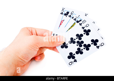 Man's hand holding playing cards isolé sur fond blanc Banque D'Images