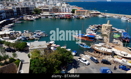 Le magnifique port de Kyrenia (Girne) dans la République turque de Chypre du Nord Banque D'Images