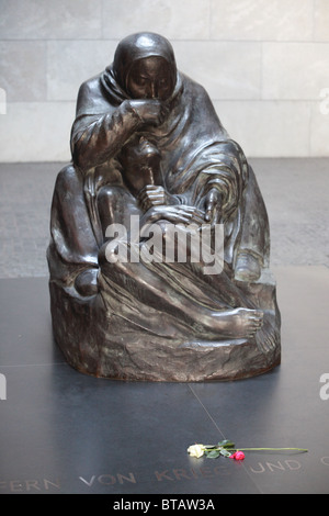 Neue Wache, mémorial aux victimes du fascisme et du militarisme à Berlin, Allemagne Banque D'Images