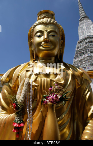 Wat Arun Temple de l'aube Bangkok Thaïlande statue du Bouddha d'or Wat Arun temple bouddhiste Banque D'Images