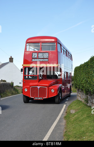 London bus à impériale rouge dans la région de Rhossili Gower Swansea Banque D'Images