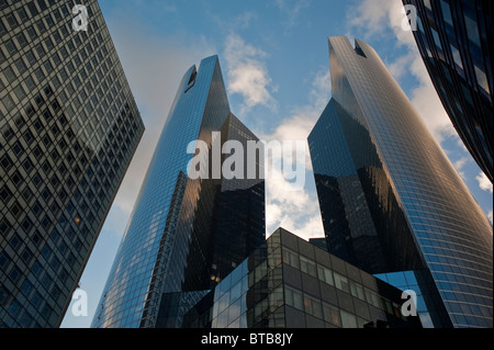 Paris, France, architecture moderne, bâtiments du siège social, Société générale Banque la Défense Centre commercial, Low angle, bâtiment en verre, banque privée Banque D'Images