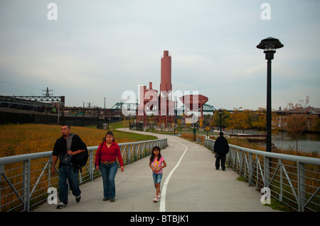 Parc de l'usine de béton le long de la Bronx River dans le quartier de New York dans le Bronx Banque D'Images