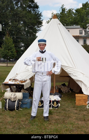 La reconstitution médiévale en costume d'un soldat à la guerre de 1812, l'hôtel particulier Riversdale campement, Riverdale, Maryland. Banque D'Images