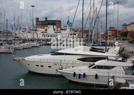 Livourne Livourne traditionnellement appelé en anglais, est une ville portuaire sur la mer Ligure, à l'extrémité ouest de la Toscane, Italie. Banque D'Images