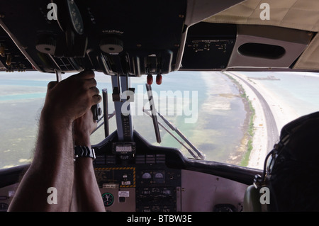 Le cockpit de l'avion. L'atterrissage par hydravion. Banque D'Images