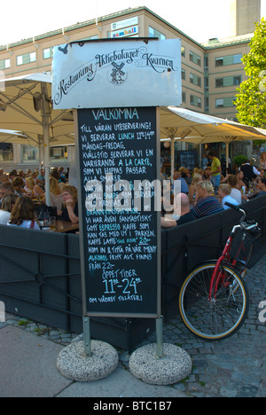 Terrasses de restaurants à Medborgarplatsen dans Södermalm Stockholm Suède Europe Banque D'Images