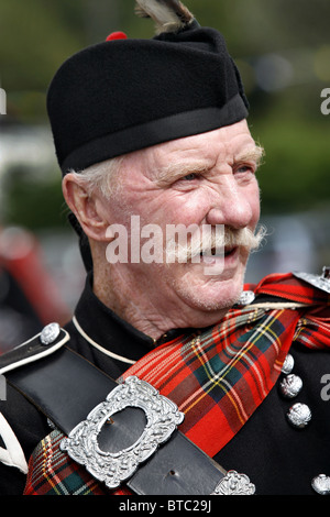 Scottish Highland Marching Band Player, Glenurquhart Highland Gathering et jeux, Blairbeg Park, Drumnadrochit, Ecosse Banque D'Images