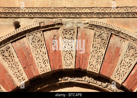 L'architecture islamique sur la façade de l'Mosque-Cathedral de Cordoue, Espagne Banque D'Images