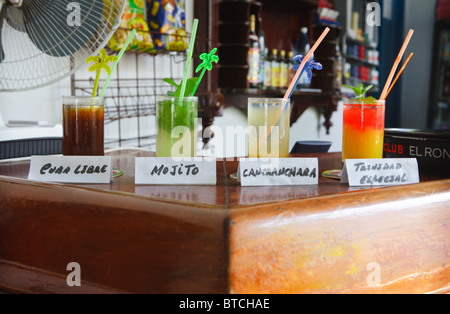 TRINIDAD : COCKTAILS À LA CASA DE LA TROVA Banque D'Images