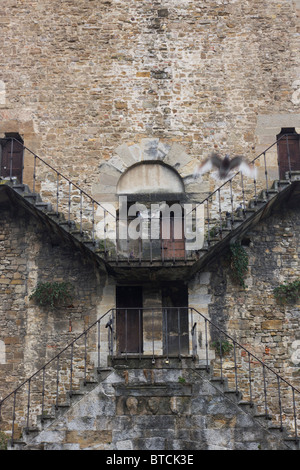 Porte médiévale en décomposition chambre une fois près des murs de la ville, maintenant sur la Piazza Giuseppe Poggi, sur la rive sud de Florence. Banque D'Images