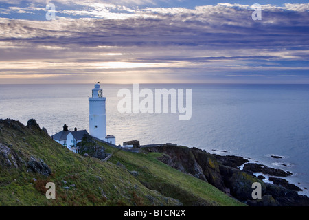 Start Point Lighthouse près de Salcombe, Devon, UK. À l'aube. Banque D'Images