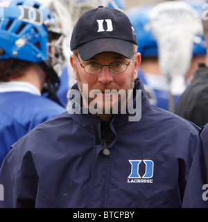 L'Université Duke lacrosse coach Mike Pressler vu lors d'un match contre l'Université de Georgetown le 26 mars 2005. Banque D'Images