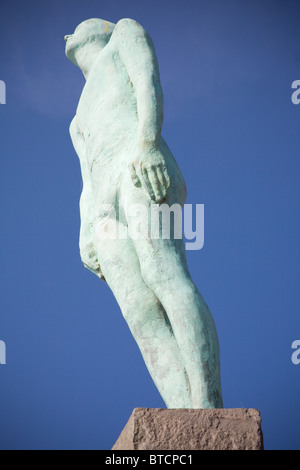 Voyage, par le sculpteur Steinnun Thorarinsdottir, sur la jetée Victoria Hull, le regard de l'autre côté de la rivière Humber à l'Islande Banque D'Images