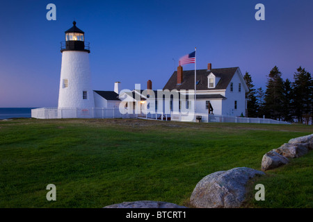 Tôt le matin à Pemaquid Point Lighthouse - construite en 1827, près de Bristol Maine USA Banque D'Images