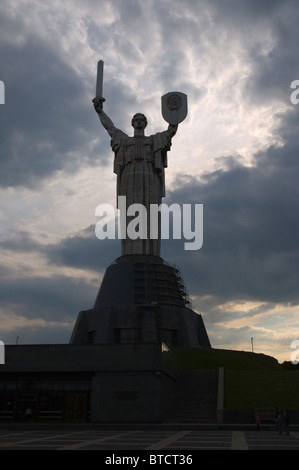 Rodina Mat (défense de la patrie Monument) Grande guerre patriotique (Seconde Guerre mondiale) open air museum Kiev Ukraine Europe Banque D'Images