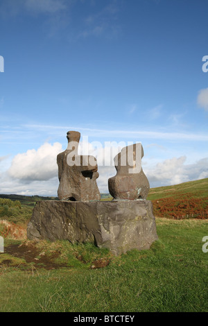 Deux pièces d'orientation Figure No1 sculpture de Henry Moore à Glenkiln Sculpture Park, Dumfries et Galloway, Écosse Banque D'Images