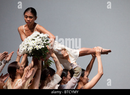 Iphigenie auf Tauris, Tanztheater Wuppertal Pina Bausch, Sadler's Wells, Londres Banque D'Images