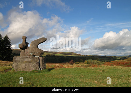 Deux pièces d'orientation Figure No1 sculpture de Henry Moore à Glenkiln Sculpture Park, Dumfries et Galloway, Écosse Banque D'Images