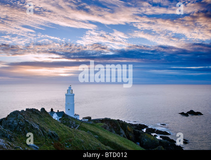Start Point Lighthouse près de Salcombe, Devon, UK. À l'aube. Banque D'Images