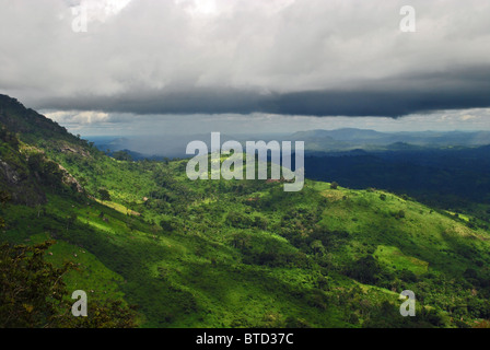 Paysage montagneux près de l'homme, Côte d'Ivoire, Afrique de l'Ouest (à partir de la 'Dent de Man') Banque D'Images