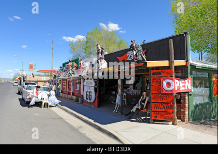 Vis rouillées et Thunderbird magasin indien Seligman Arizona Route 66 Banque D'Images