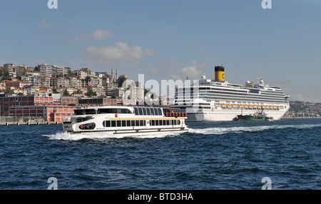 Ferry, bateau de croisière Costa Serena, Karaköy, İstanbul, Turquie 100916 35993  Banque D'Images