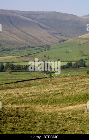 Edale Automne et Kinder du Scoutisme à l'égard de l'échelle de Jacobs et de Edale Cross de près de Derbyshire Angleterre Stand Banque D'Images