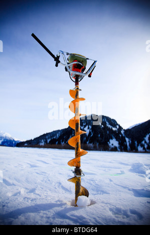 Une vis sans fin de glace se tient debout dans la glace de la rivière Stikine, au cours de l'hiver, la Forêt Nationale Tongass, sud-est de l'Alaska Banque D'Images