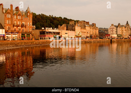 Vue vers le coucher du soleil, à bord de l'Oban Oban, Argyll, Scotland, UK l'Ouest Banque D'Images
