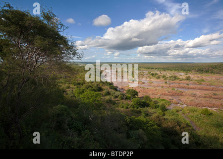 Une vue panoramique de l'Olifants River de camp Olifants dans le Kruger Park Banque D'Images