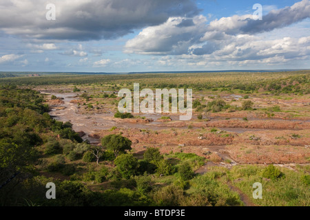 Une vue panoramique de l'Olifants River de camp Olifants dans le Kruger Park Banque D'Images