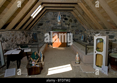 L'intérieur de la cille Bharra Église sur l'île de Barra. 6875 SCO Banque D'Images