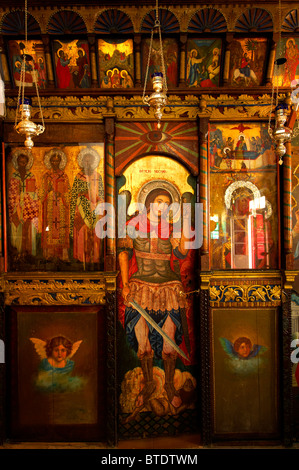 Intérieur de St Georges l'église orthodoxe grecque, Chora, Mykonos, Cyclades, Grèce. Banque D'Images